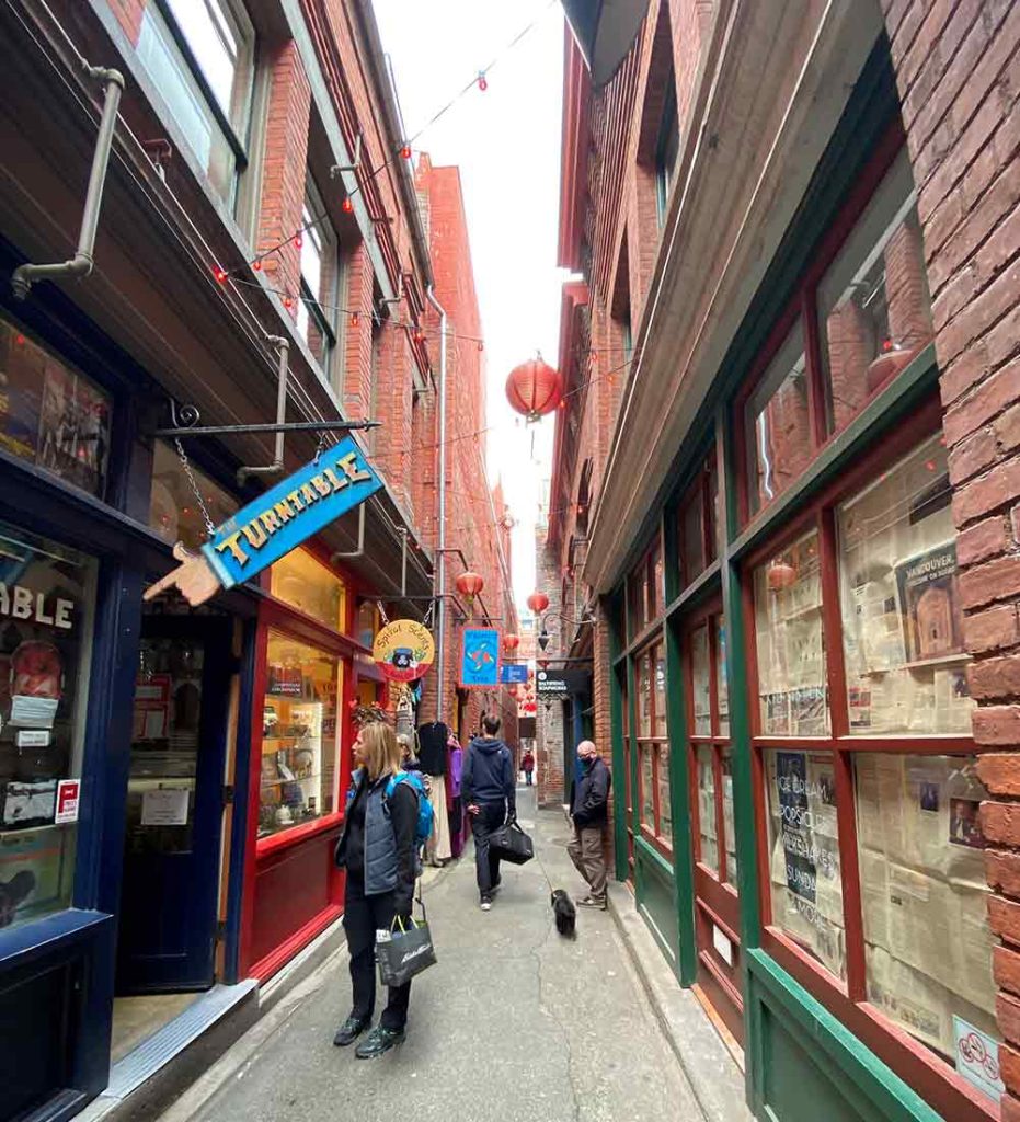 fan tan alley in Victoria's Chinatown